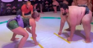 VIDEO: UFC bojovníčka proti Sumo wrestlerovi! Výsledok nikoho neprekvapí