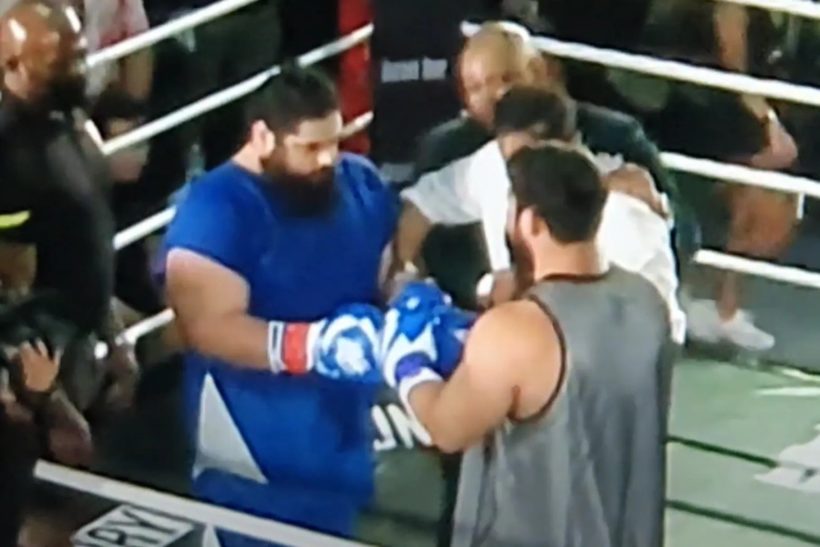 Dostal poriadnu nakladačku! Výsledok a video zo zápasu Iránsky Hulk vs Kazašský Titan