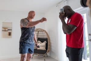 The Rock kúpil dom pre bojovníka UFC Themba Gorimba