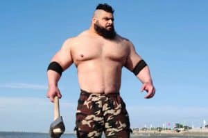 Iránsky Hulk podpísal zmluvu s českou organizáciou! Už 9.9. ho uvidíme na turnaji v Prahe