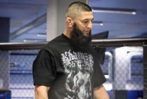 V UFC predo mnou skrývajú opasok, sťažuje sa neporazený Khamzat Chimaev