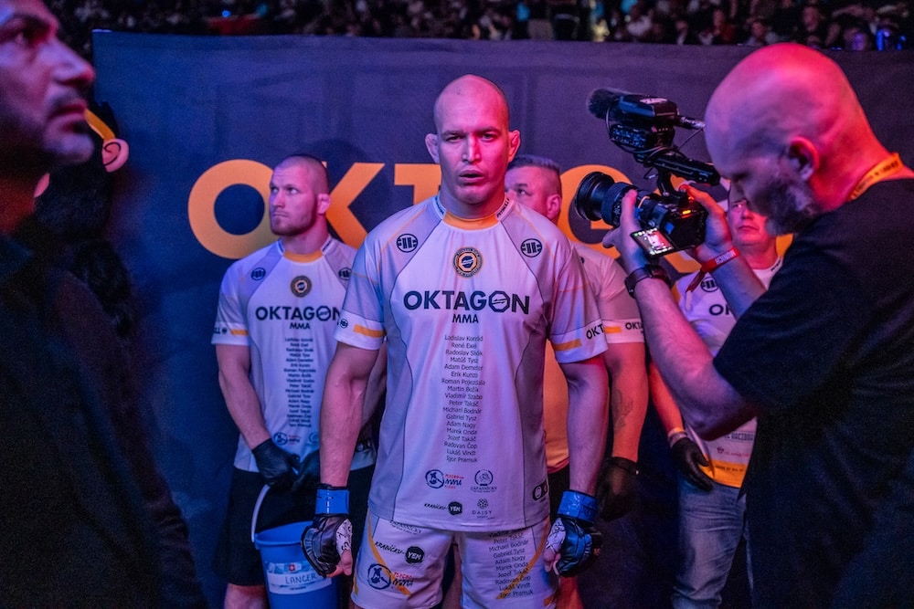 Pavol Langer prelomil mlčanie. Toto je jeho reakcia a ťažký knokaut z turnaja OKTAGON 71 v Mníchove